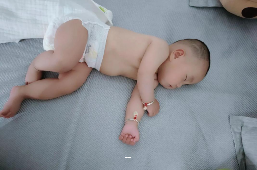 威海宝宝先长上牙还是下牙 威海宝宝先长上牙还是下牙